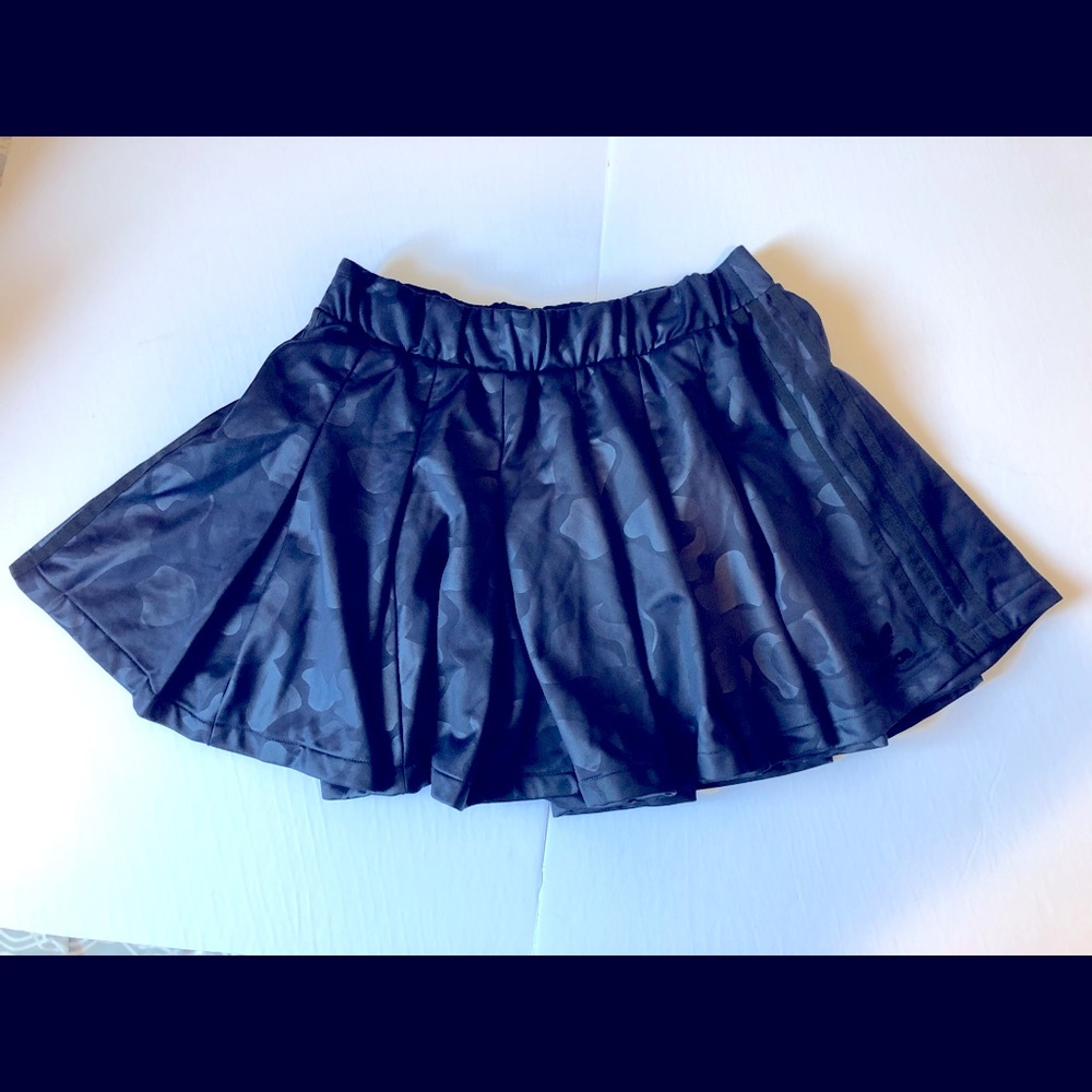 ADIDAS short full circle skirt navy blue EUC